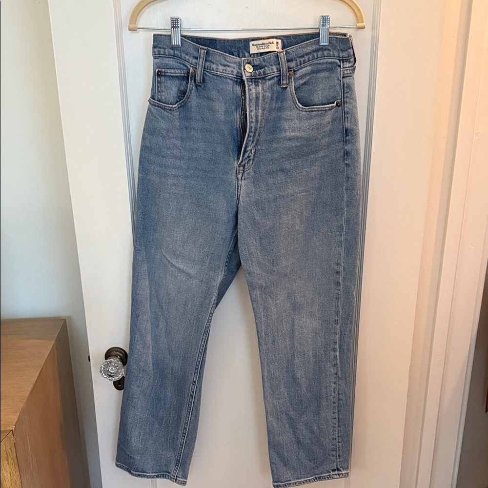 Abercrombie & Fitch Curve Love Ankle Straight Jeans